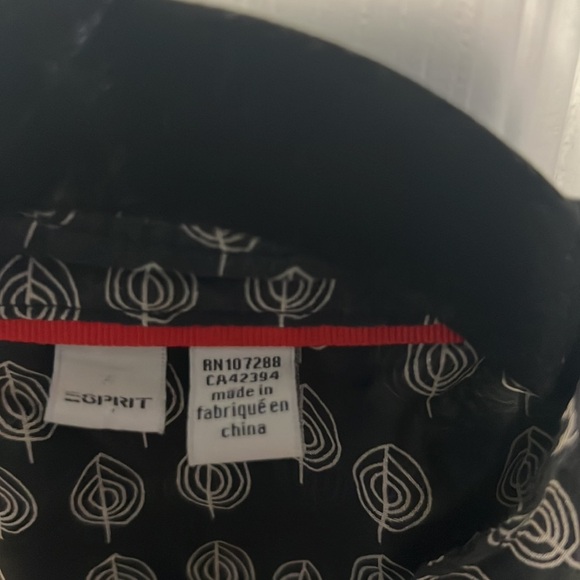 3/$20 Espirt light  tank blouse with - Picture 3 of 4